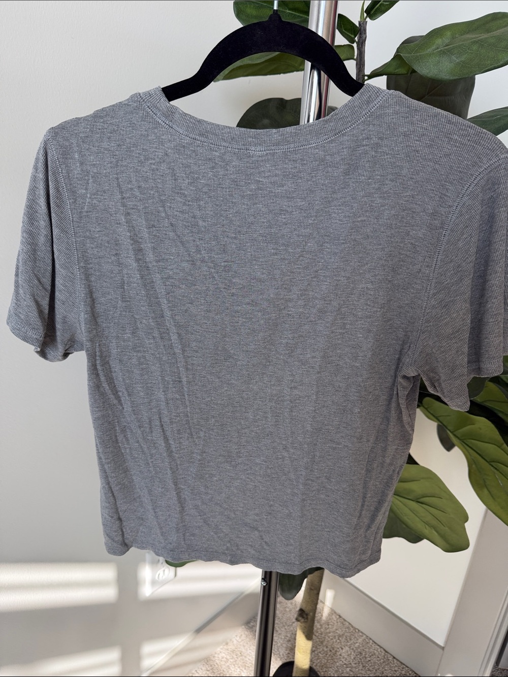 Vuori Gray Ribbed Short Sleeve Tee - Picture 3 of 3